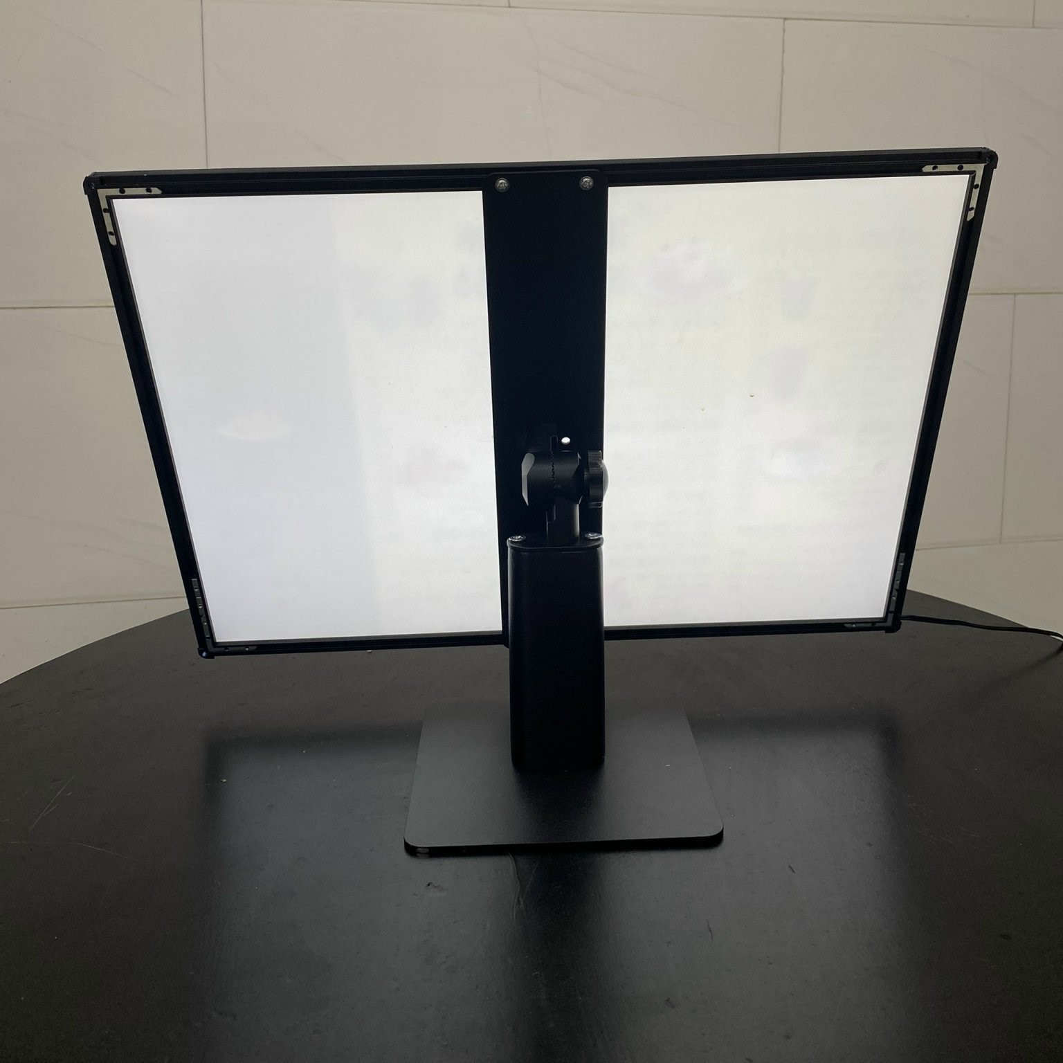 Chân đứng đế vuông cho khổ A3